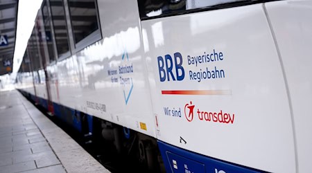 Fahrgäste müssen sich nach der Entgleisung eines Zuges der Bayerischen Regiobahn (BRB) auf Ausfälle und Verspätungen einstellen. (Symbolbild) / Foto: Sven Hoppe/dpa