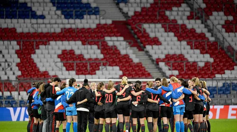 Wie schon im März 2023 wollen die Bayern-Fußballerinnen wieder in der Allianz Arena gegen Arsenal jubeln. (Archivfoto) / Foto: Peter Kneffel/dpa
