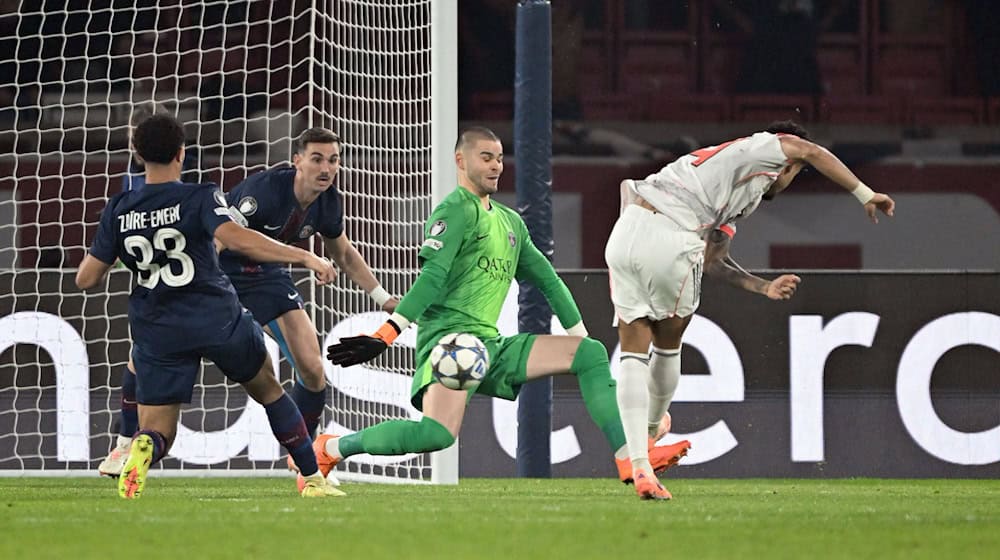 Luis Díaz (r) erzielt das frühe 1:0 für Bayern. / Foto: Federico Gambarini/dpa