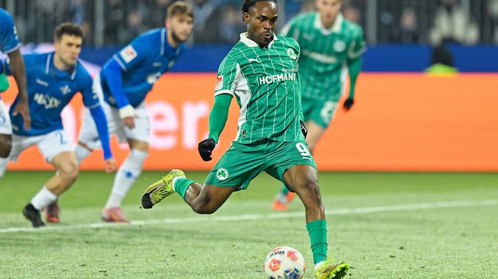 Noah Futkeus Doppelpack konnte keinen Sieg der Fürther einläuten. / Foto: Uwe Anspach/dpa