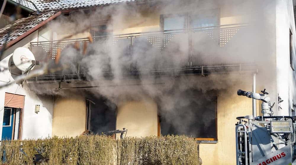 Das Gebäude war nach dem Feuer vorerst nicht mehr bewohnbar. / Foto: Lars Haubner/News5/dpa