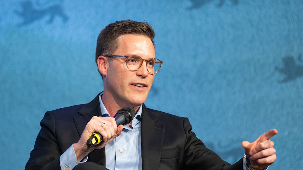 Syrer sollten ihr Heimatland aus Sicht von CDU-Landeschef Manuel Hagel wiederaufbauen.  / Foto: Silas Stein/dpa