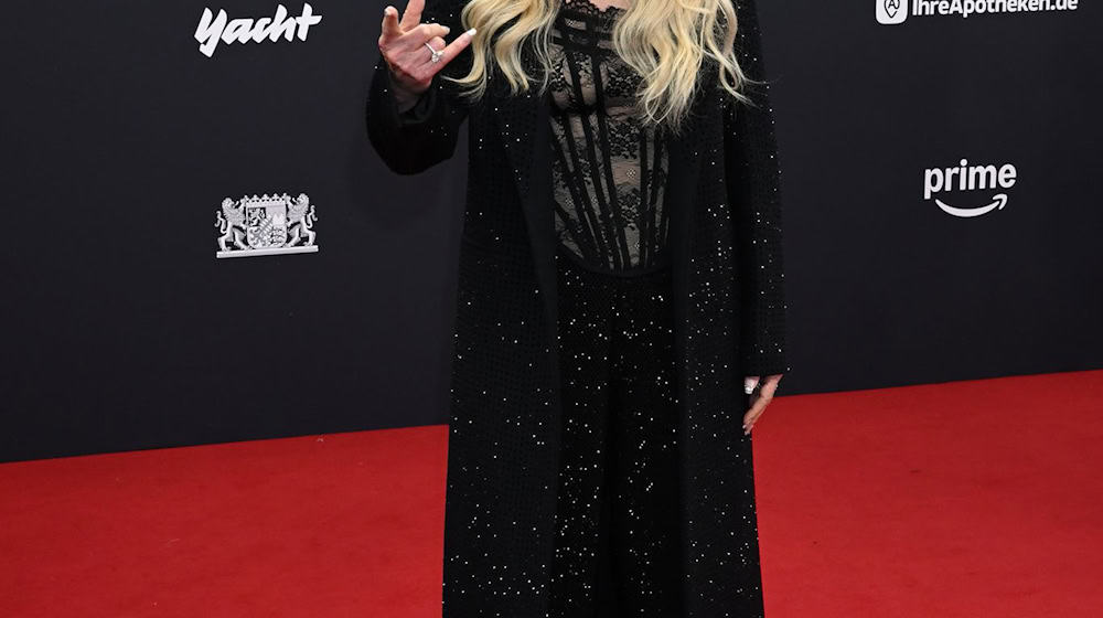 Wird als "Legende" ausgezeichnet: Megastar Cher.  / Foto: Felix Hörhager/dpa