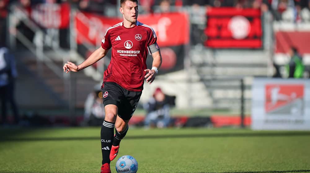Robin Knoche kehrt beim 1. FC Nürnberg in die Startelf zurück. (Archivbild) / Foto: Daniel Karmann/dpa