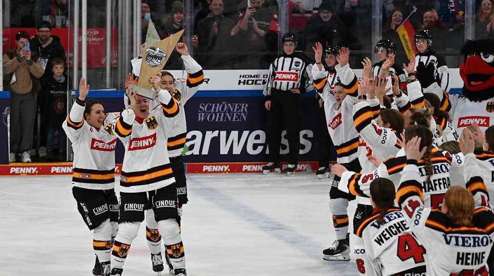Die deutschen Eishockey-Frauen gewannen am Wochenende den Deutschland Cup / Foto: Markus Lenhardt/dpa