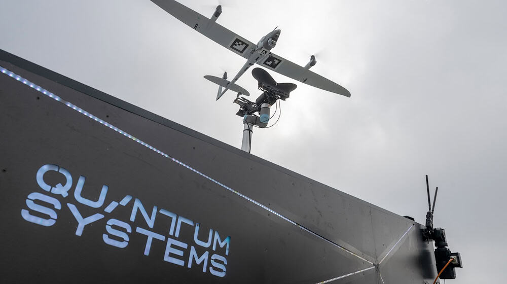 Der Drohnenhersteller Quantum Systems will mit frischem Investorenmillionen Produktion und Entwicklung ausbauen. (Archiv) / Foto: Peter Kneffel/dpa