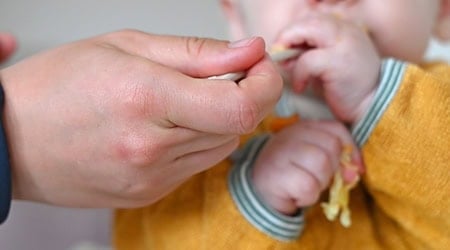 Das Aus für das geplante Kinderstartgeld in Bayern empört viele Eltern. (Symbolbild) / Foto: Elisa Schu/dpa