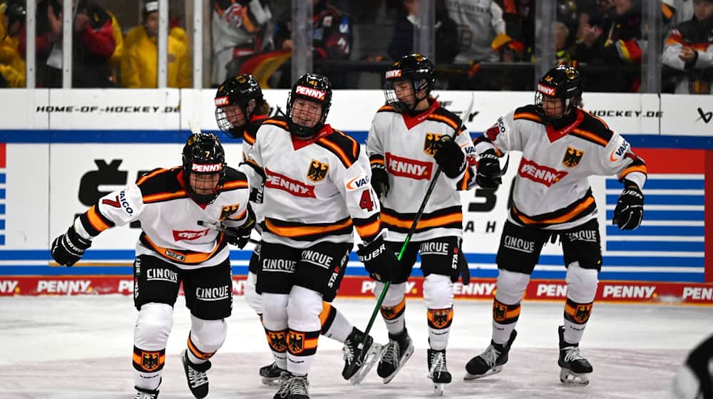 Die deutschen Eishockey-Frauen feierten zum Abschluss gegen Ungarn ein Schützenfest / Foto: Markus Lenhardt/dpa