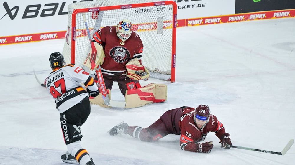 Das deutsche Eishockey-Nationalteam war zum Auftakt des Deutschland Cups gegen Lettland klar besser / Foto: Peter Kneffel/dpa