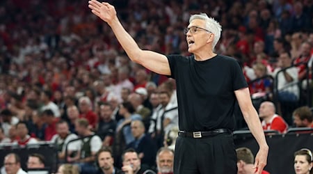 Bayern-Trainer Gordon Herbert gewann mit seinem Team auch bei Paris Basketball. (Archivbild) / Foto: Matthias Stickel/dpa