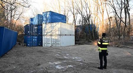 Die Evaluierung läuft laut Feuerwehr bisher planmäßig. / Foto: Felix Hörhager/dpa