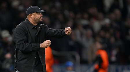 Vincent Kompany ballt die Fäuste: Gibt es in Berlin den zehnten Sieg? / Foto: Federico Gambarini/dpa