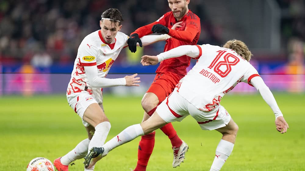 Der FC Bayern um Konrad Laimer (M) spielt am 6. Januar in Salzburg. (Archivbild) / Foto: Sven Hoppe/dpa