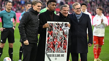 Der FC Bayern verabschiedet Kingsley Coman (2.v.l). / Foto: Sven Hoppe/dpa