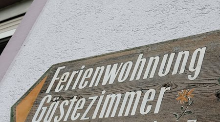 Ein unbekannter Mieter hat in Bayern eine Ferienwohnung verunstaltet. (Symbolbild) / Foto: Bernd Weißbrod/dpa