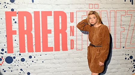 Annette Frier steckt in ihrer neuen Serie in den Wechseljahren. / Foto: Felix Hörhager/dpa