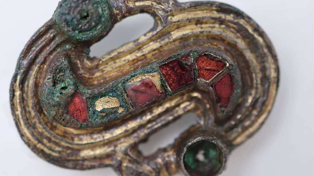 Nach dem Fund eines reich ausgestatteten Frauen-Grabes kamen Forscher zu neuen Erkenntnissen über frühe Migration.  / Foto: Korolnik Restaurierung/Bayerisches Landesamt für Denkmalpflege (BLfD)/dpa