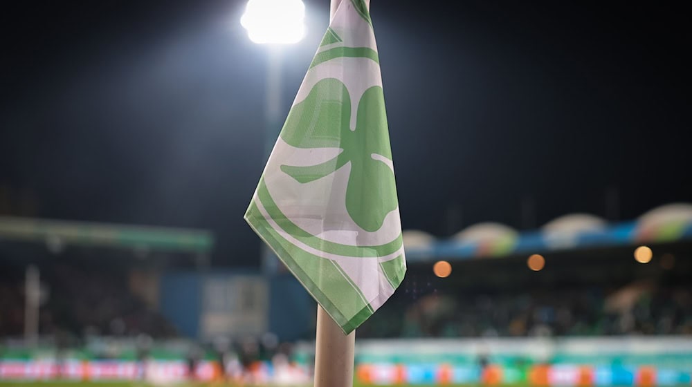 Die Franken binden einen ihrer Nachwuchsspieler. (Symbolbild) / Foto: Daniel Karmann/dpa