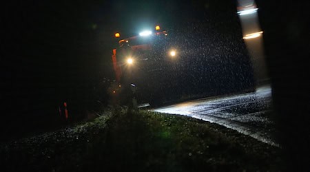 Vom Sonntagabend bis Montagvormittag ist in weiten Teilen Bayerns mit Glatteis zu rechnen. (Symbolfoto) / Foto: Pia Bayer/dpa