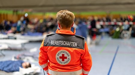 Die Bürger wurden teilweise in Sporthallen untergebracht. / Foto: Daniel Karmann/dpa