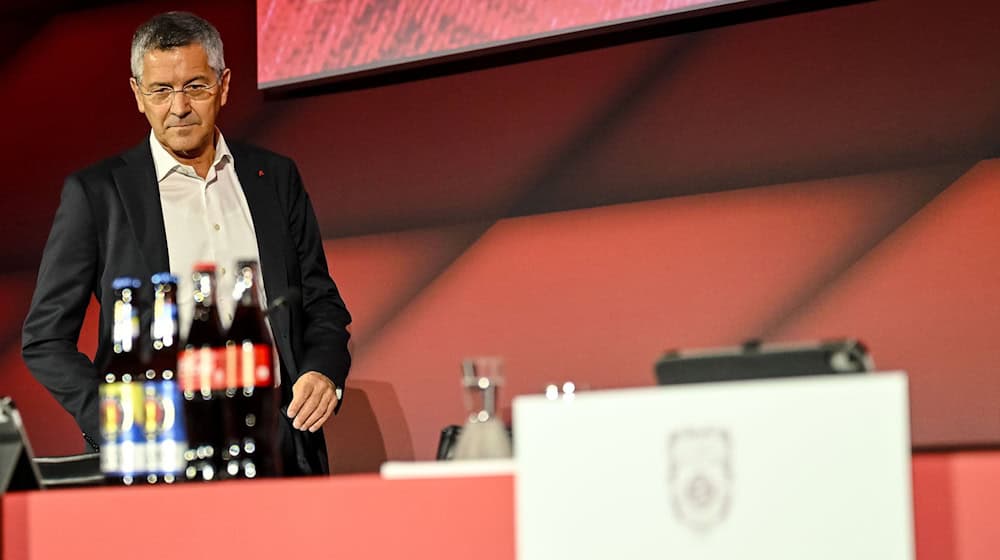 Bayern-Präsident Hainer wünscht sich Maßnahmen zur Deckelung von Spieler-Gehältern. (Archivbild) / Foto: Harry Langer/dpa