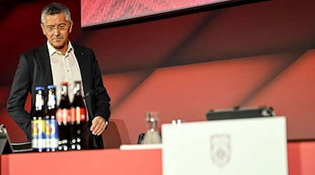 Bayern-Präsident Hainer wünscht sich Maßnahmen zur Deckelung von Spieler-Gehältern. (Archivbild) / Foto: Harry Langer/dpa