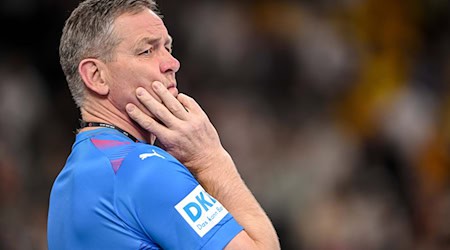 Kein Grund zur Freude. Alfred Gislason ist nicht zufrieden mit der Mannschaftsleistung.  / Foto: Harry Langer/dpa