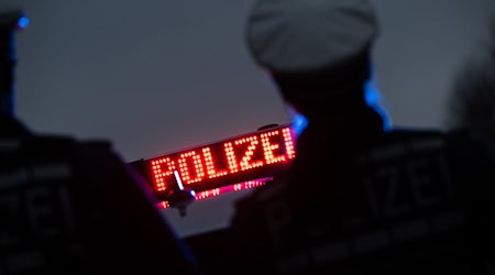 Die Polizei ermittelt bislang gegen Unbekannt. (Symbolbild) / Foto: Marijan Murat/dpa