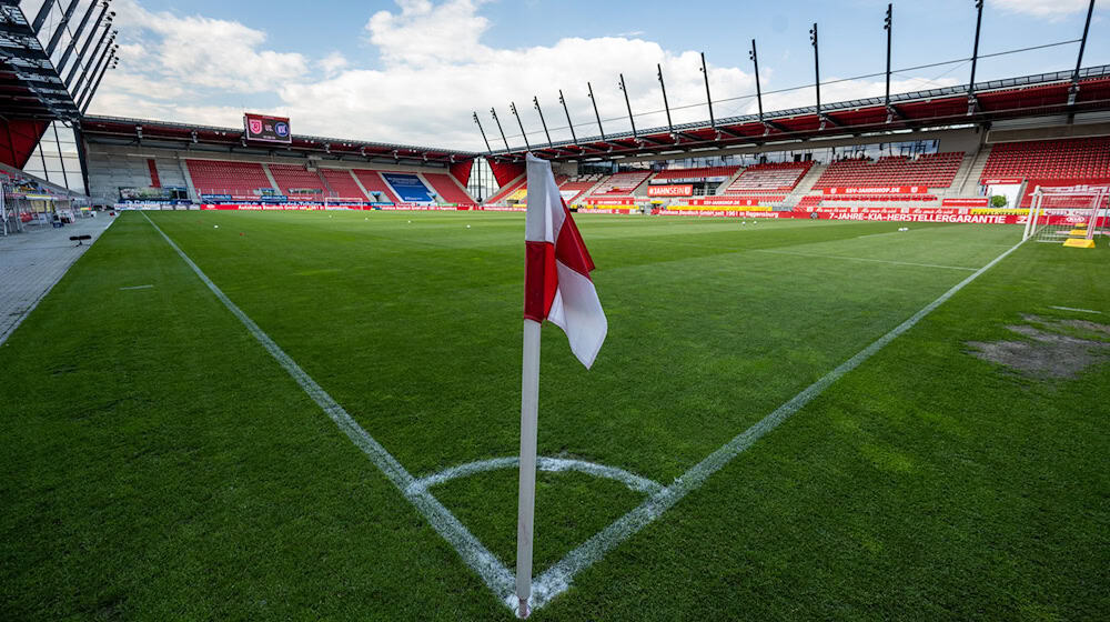 Fußball-Drittligist Jahn Regensburg hat einen neuen Sportdirektor. (Archivfoto) / Foto: Armin Weigel/dpa