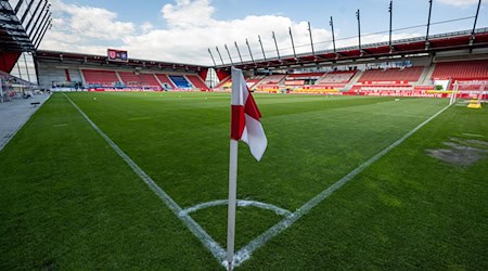 Fußball-Drittligist Jahn Regensburg hat einen neuen Sportdirektor. (Archivfoto) / Foto: Armin Weigel/dpa