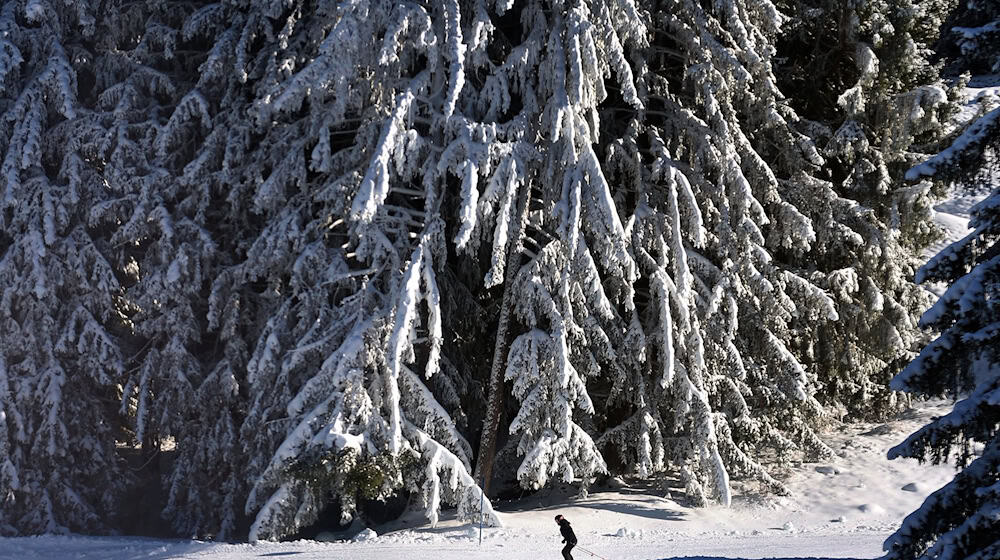 Die niedrigen Temperaturen samt Schneefall im Allgäu ließen zuletzt einen frühen Start in die Skisaison zu. (Archivbild) / Foto: Karl-Josef Hildenbrand/dpa