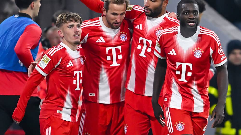 Über ihre Zukunft wird in München viel gesprochen: Dayot Upamecano (r) und Harry Kane (2.v.l.). (Archivbild) / Foto: Sven Hoppe/dpa