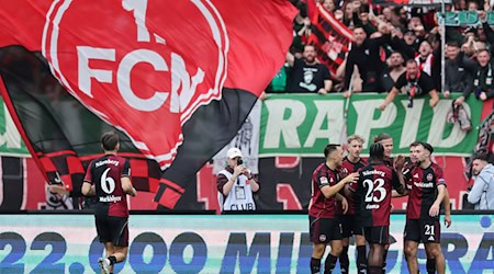 Der «Club» jubelt gegen Braunschweig, hier nach dem Tor zum 2:0. / Foto: Daniel Löb/dpa Der «Club» jubelt gegen Braunschweig, hier nach dem Tor zum 2:0. / Foto: Daniel Löb/dpa