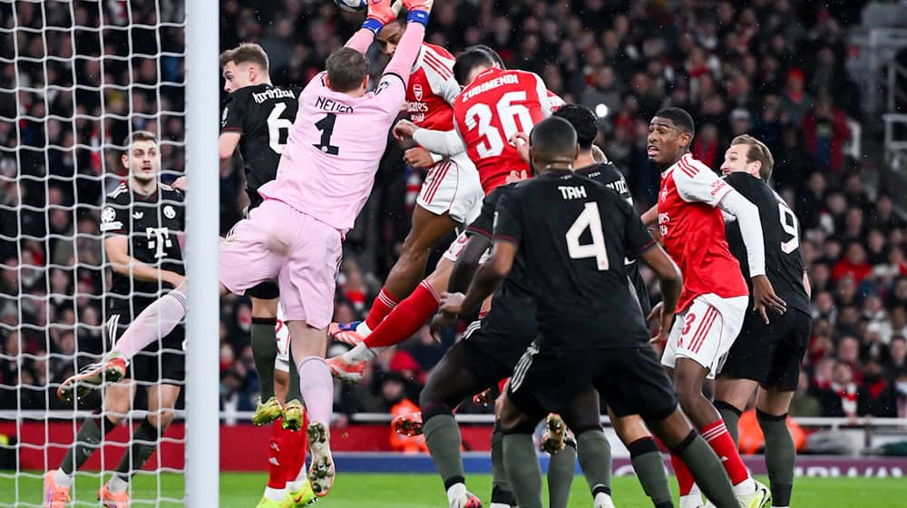 Manuel Neuer (l) sah bei zwei Gegentreffern gegen Arsenal nicht gut aus. / Foto: Sven Hoppe/dpa