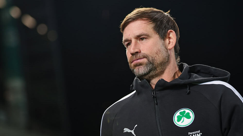 Für Trainer Thomas Kleine steht eine wichtige Partie mit den Fürthern an. (Archivbild) / Foto: Daniel Karmann/dpa