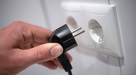 30.000 Haushalte in Unterfranken waren zeitweise ohne Strom. (Symbolbild) / Foto: Sina Schuldt/dpa