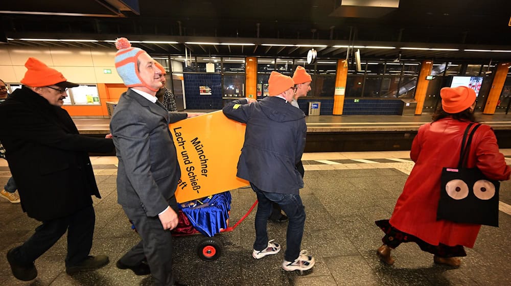 Die Münchner Lach- und Schießgesellschaft ist umgezogen - per U-Bahn und S-Bahn von Schwabing ins Kulturzentrum Gasteig.  / Foto: Felix Hörhager/dpa