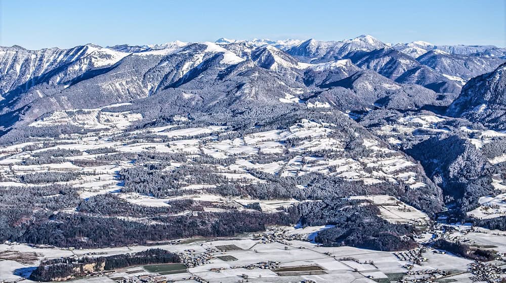 Wie ist die Schneesituation in den Alpen? Der Lawinenlagebericht gibt hierzu Informationen. (Symbolbild) / Foto: Jason Tschepljakow/dpa