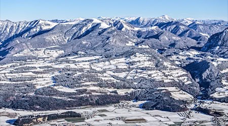 Wie ist die Schneesituation in den Alpen? Der Lawinenlagebericht gibt hierzu Informationen. (Symbolbild) / Foto: Jason Tschepljakow/dpa