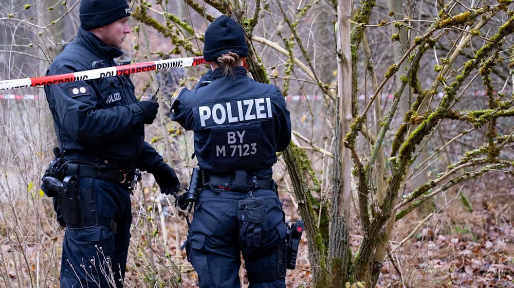 Die Polizei sucht nach der Identität einer in einem Wald bei Neuried gefundenen Toten. / Foto: Sven Hoppe/dpa