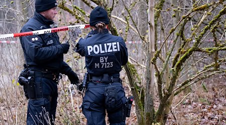 Die Polizei sucht nach der Identität einer in einem Wald bei Neuried gefundenen Toten. / Foto: Sven Hoppe/dpa