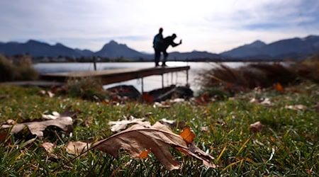 Am Freitag sind noch einmal Ausflüge bei milden Temperaturen und Sonne möglich. (Symbolbild) / Foto: Karl-Josef Hildenbrand/dpa