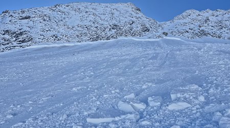 Nach dem Lawinenabgang waren insgesamt acht Menschen gerettet worden, darunter fünf Deutsche. (Archivbild) / Foto: Unbekannt/BERGRETTUNG NEUSTIFT/APA/dpa
