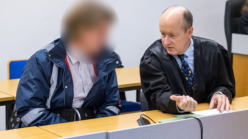 Vor dem Landgericht Landshut geht der Prozess gegen einen Mann zu Ende, der laut Anklage eine Pizzabotin zu erstechen versucht hat. (Archivbild) / Foto: Armin Weigel/dpa