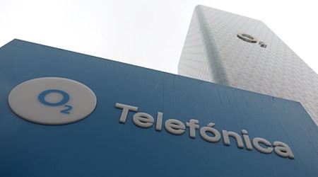 Das Logo von O2 an seiner Deutschlandzentrale in München - die Firma hat schon bessere Zeiten erlebt.  / Foto: Karl-Josef Hildenbrand/dpa