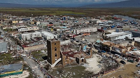 Die Kleinstadt Black River in Jamaika nach dem Durchzug von Hurrikan Melissa. (Archiv)  / Foto: Matias Delacroix/AP/dpa