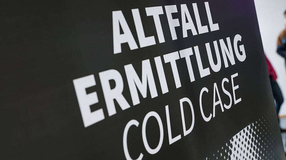 Ein neu formiertes Team soll offene Fragen in dem «Cold Case» klären. (Symbolbild) / Foto: Daniel Löb/dpa