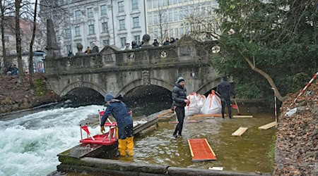 Strömungsexperten von der Hochschule München wollen die Eisbachwelle wiederherstellen.  / Foto: Malin Wunderlich/dpa