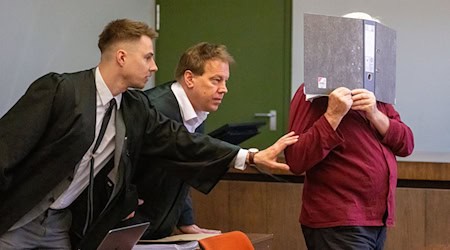 Ein 78-Jähriger hat wegen schweren sexuellen Kindesmissbrauchs eine lange Haftstrafe bekommen. (Archivbild). / Foto: Leonie Asendorpf/dpa