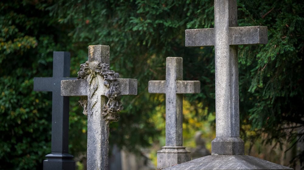 Der Totensonntag wird inzwischen offiziell Ewigkeitssonntag genannt. (Symbolbild) / Foto: Peter Kneffel/dpa